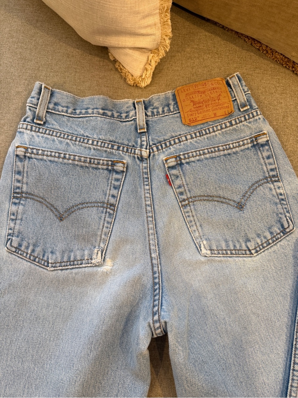 Vintage Light Wash High-Rise Women’s Levi’s Jeans - Blue - Picture 3 of 16